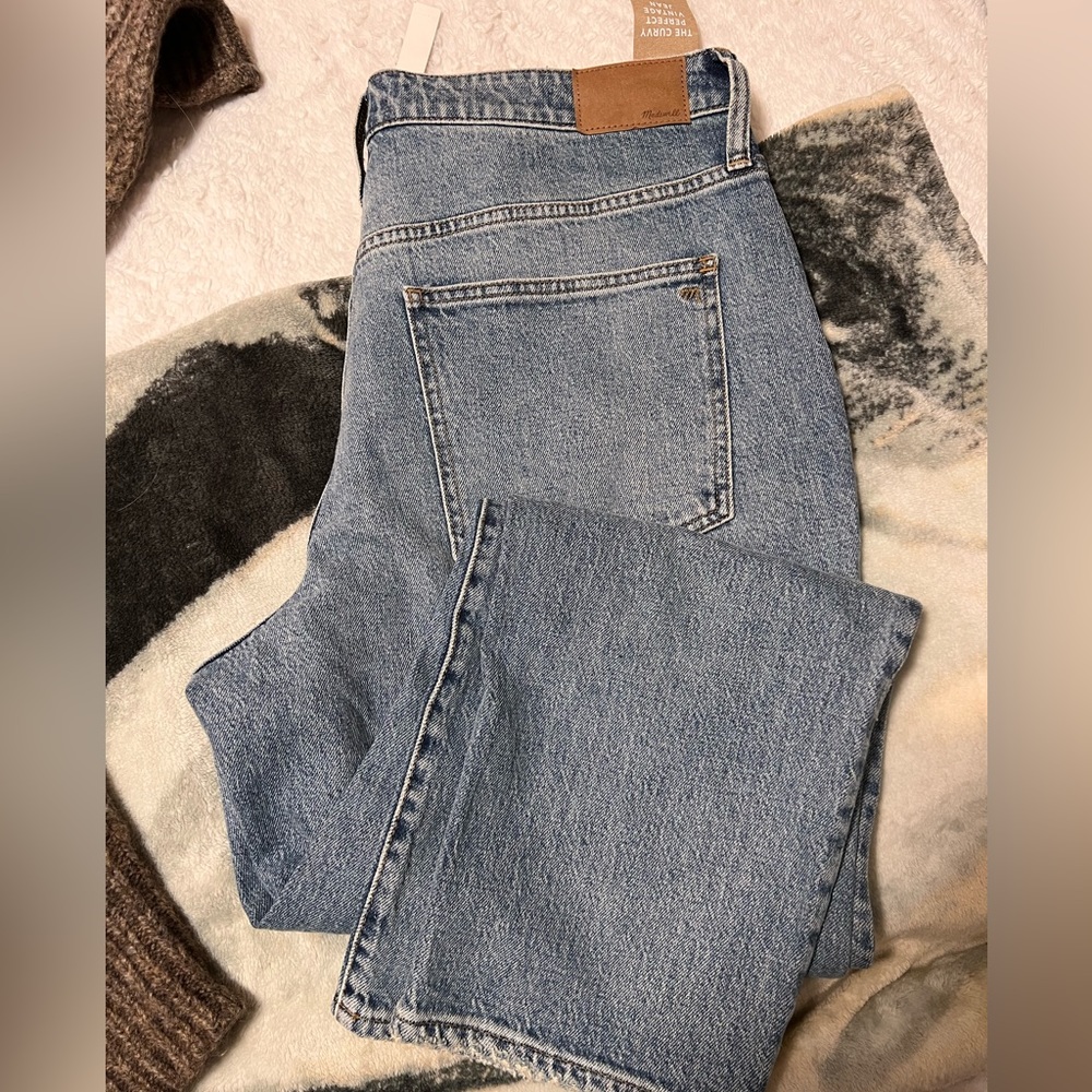 Madewell- The Curvy Perfect Vintage Jean in Heathcote Wash